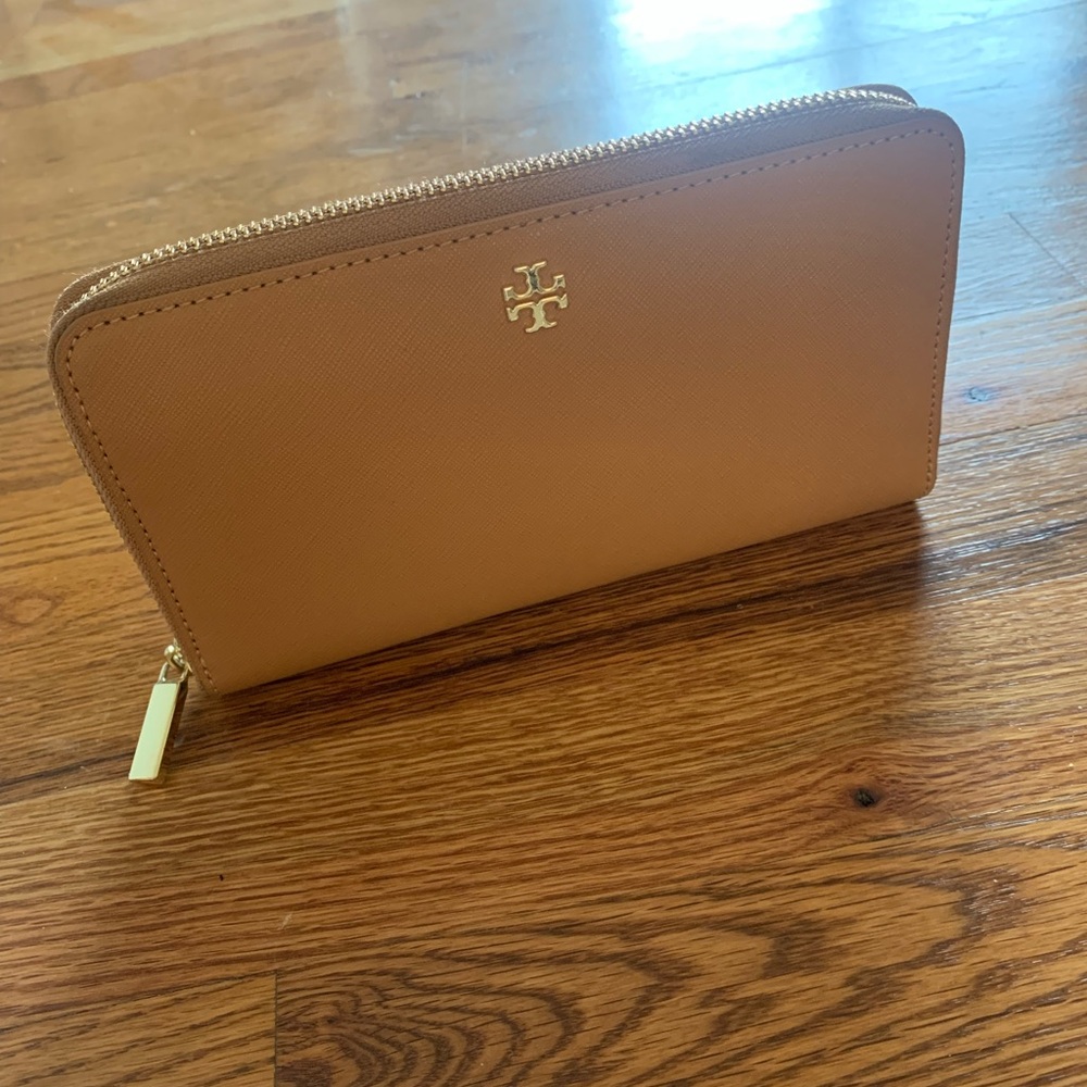 Tory Burch Tan Zip Wallet